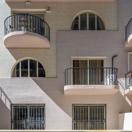 Spacious 3 Bedroom Apartment In The Heart Of St Julians Сент Джулианс Экстерьер фото