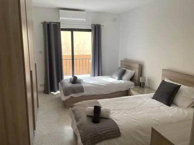 Spacious 3 Bedroom Apartment In The Heart Of St Julians Сент Джулианс Экстерьер фото