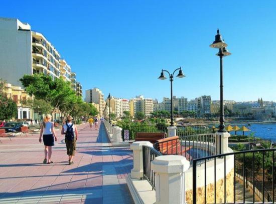 Spacious 3 Bedroom Apartment In The Heart Of St Julians Сент Джулианс Экстерьер фото