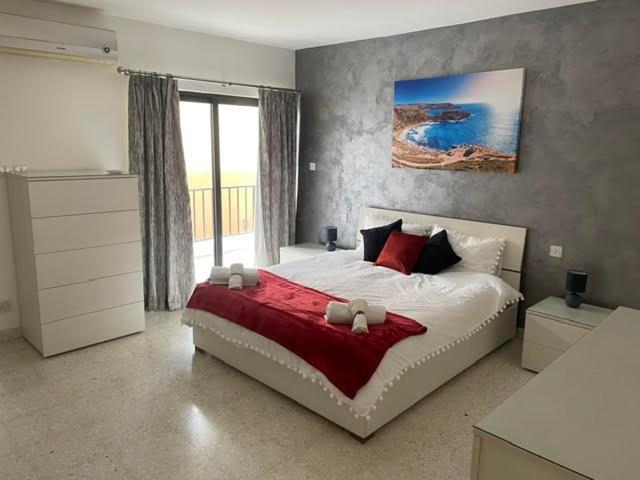Spacious 3 Bedroom Apartment In The Heart Of St Julians Сент Джулианс Экстерьер фото