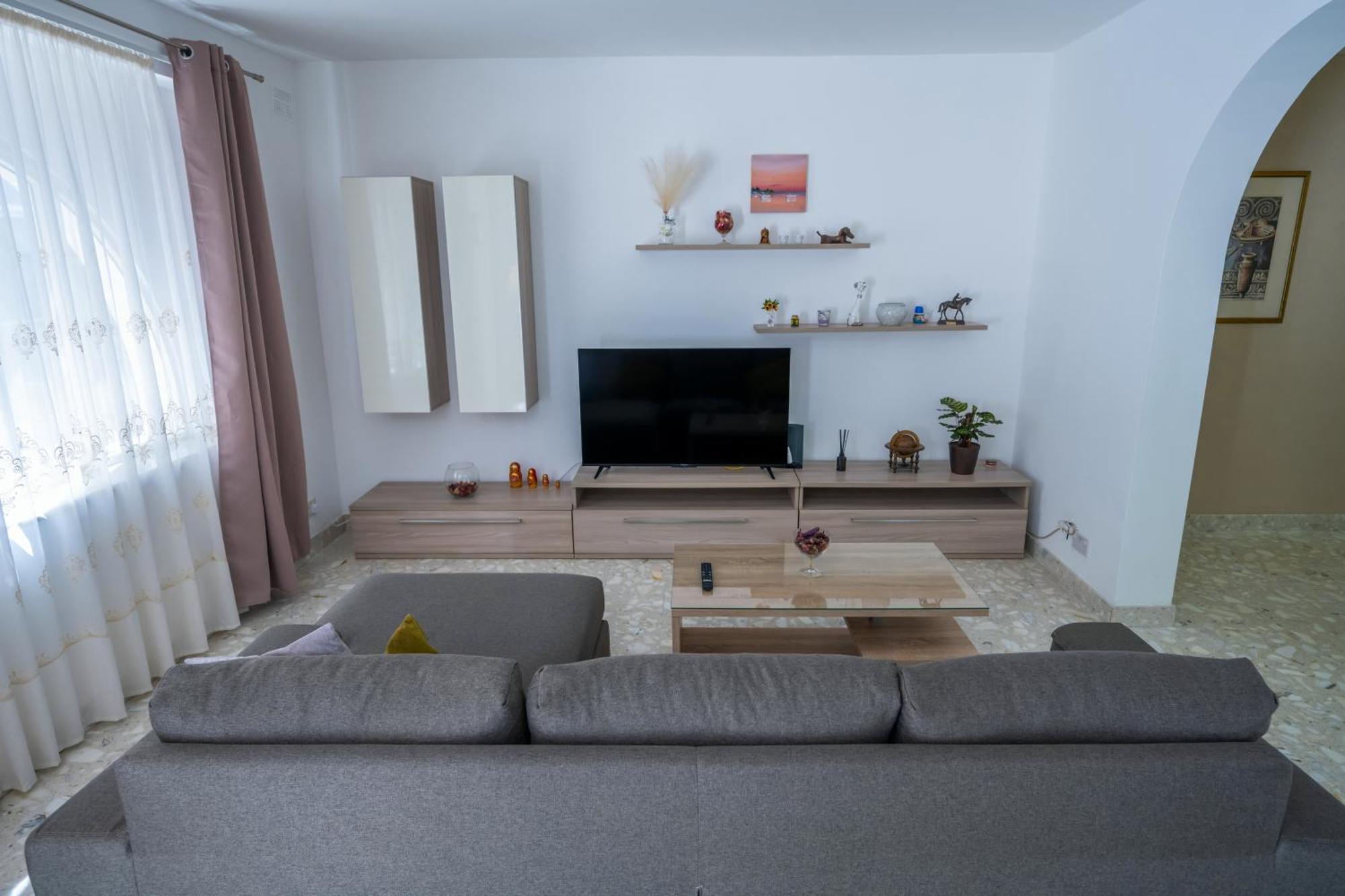 Spacious 3 Bedroom Apartment In The Heart Of St Julians Сент Джулианс Экстерьер фото