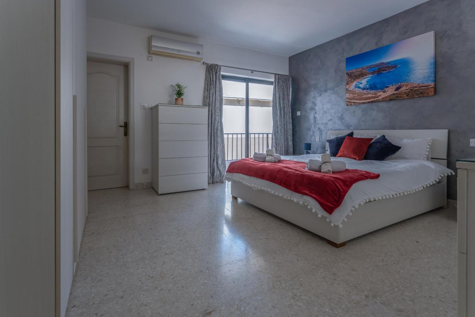 Spacious 3 Bedroom Apartment In The Heart Of St Julians Сент Джулианс Экстерьер фото