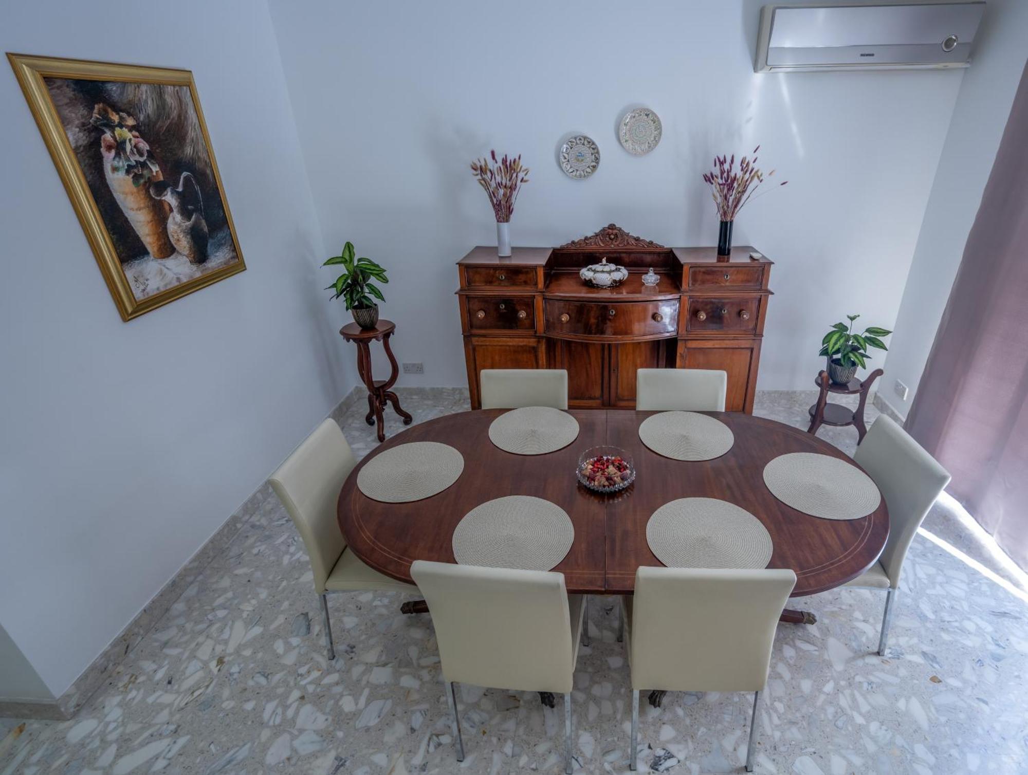 Spacious 3 Bedroom Apartment In The Heart Of St Julians Сент Джулианс Экстерьер фото