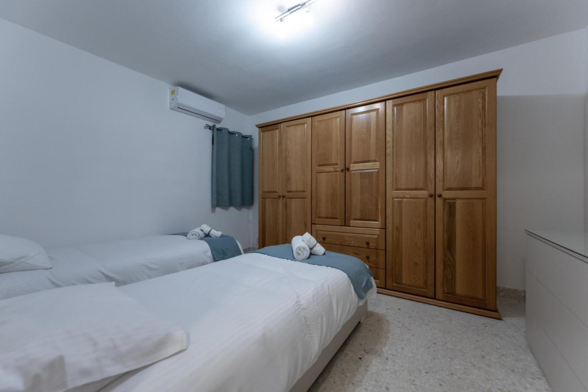 Spacious 3 Bedroom Apartment In The Heart Of St Julians Сент Джулианс Экстерьер фото