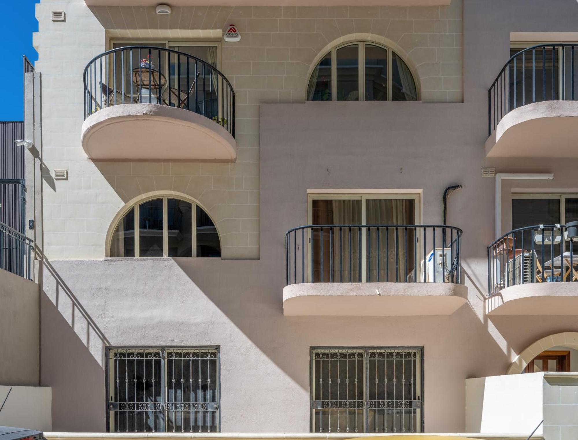Spacious 3 Bedroom Apartment In The Heart Of St Julians Сент Джулианс Экстерьер фото