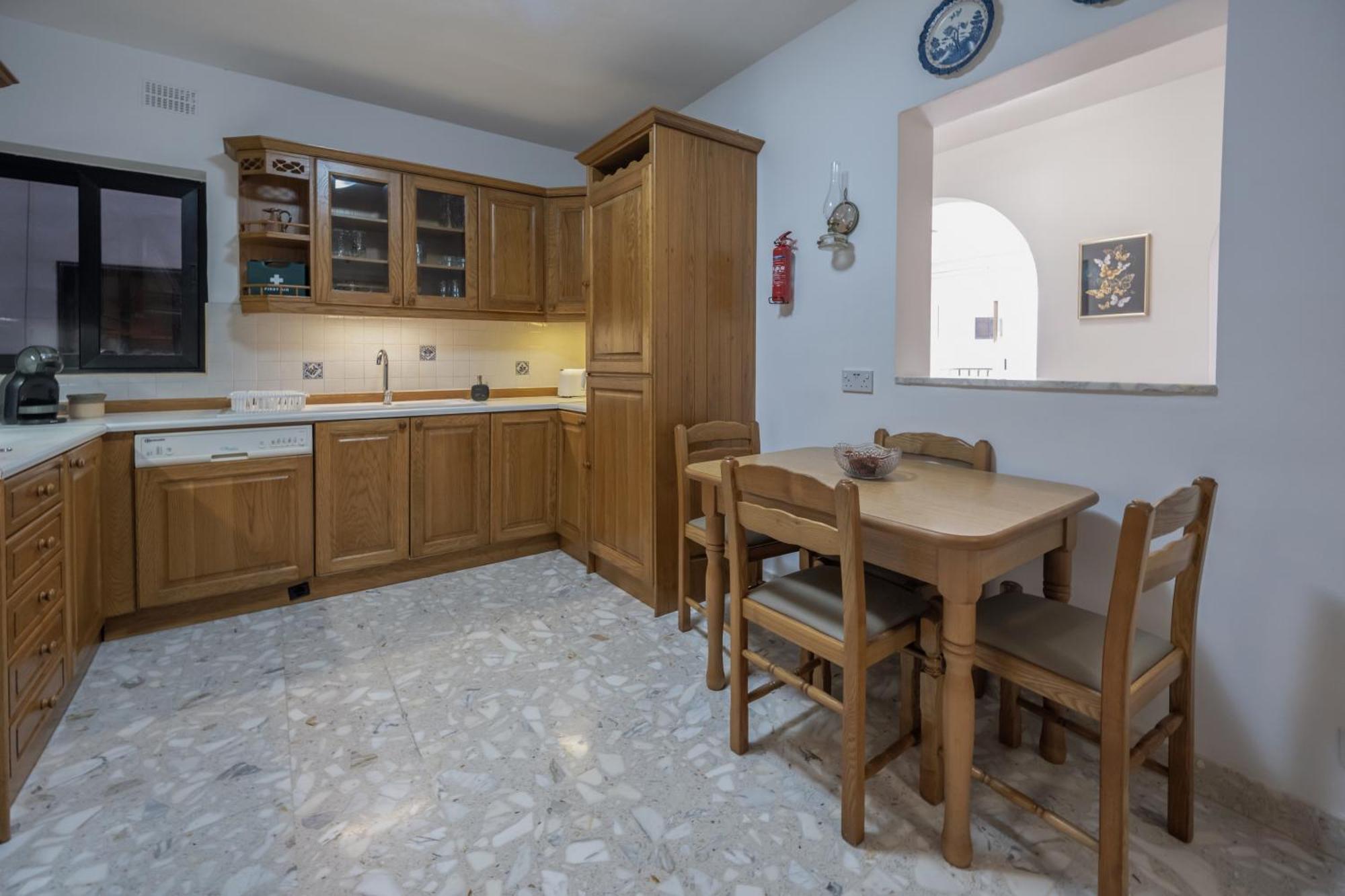 Spacious 3 Bedroom Apartment In The Heart Of St Julians Сент Джулианс Экстерьер фото
