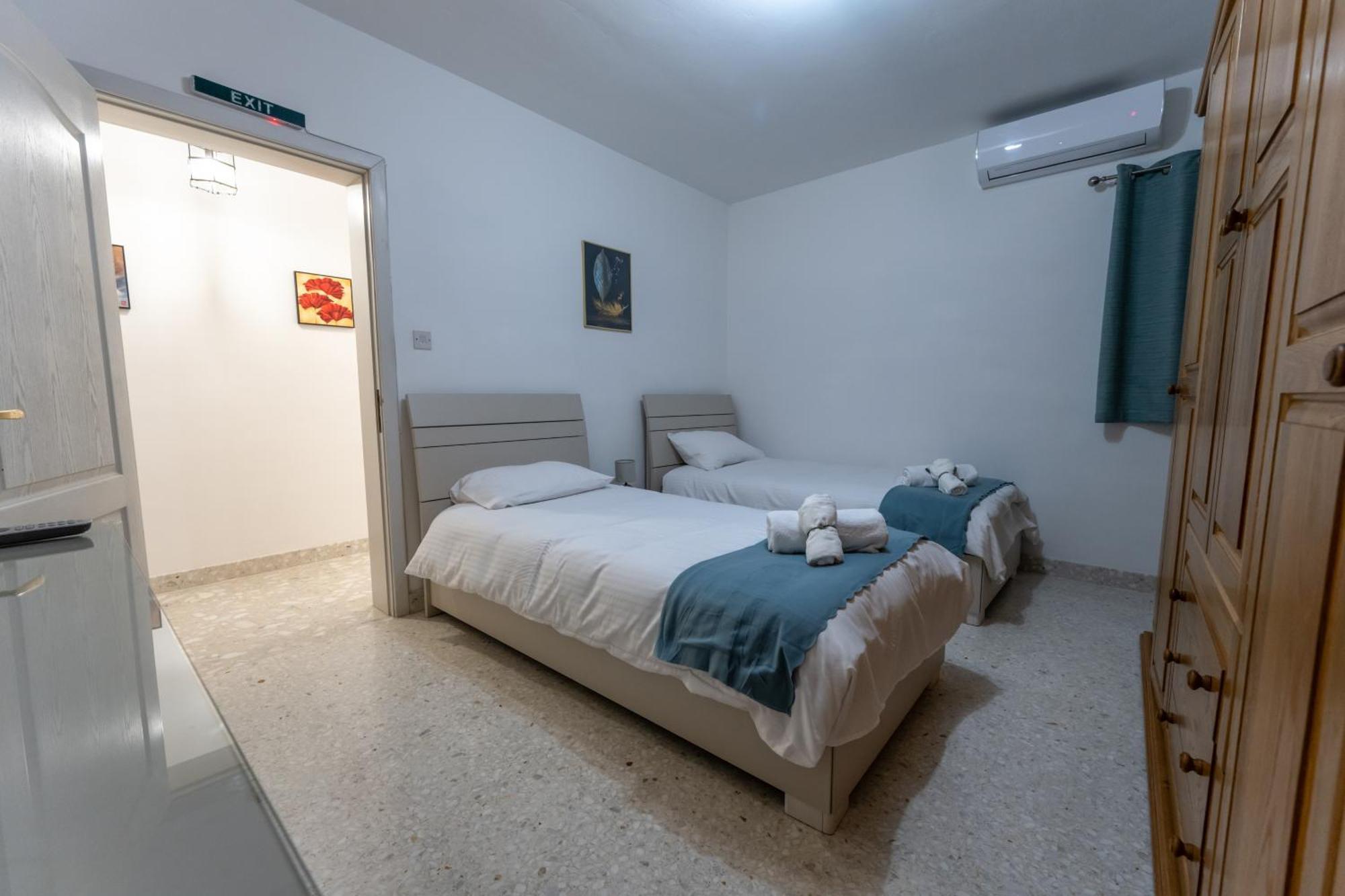 Spacious 3 Bedroom Apartment In The Heart Of St Julians Сент Джулианс Экстерьер фото