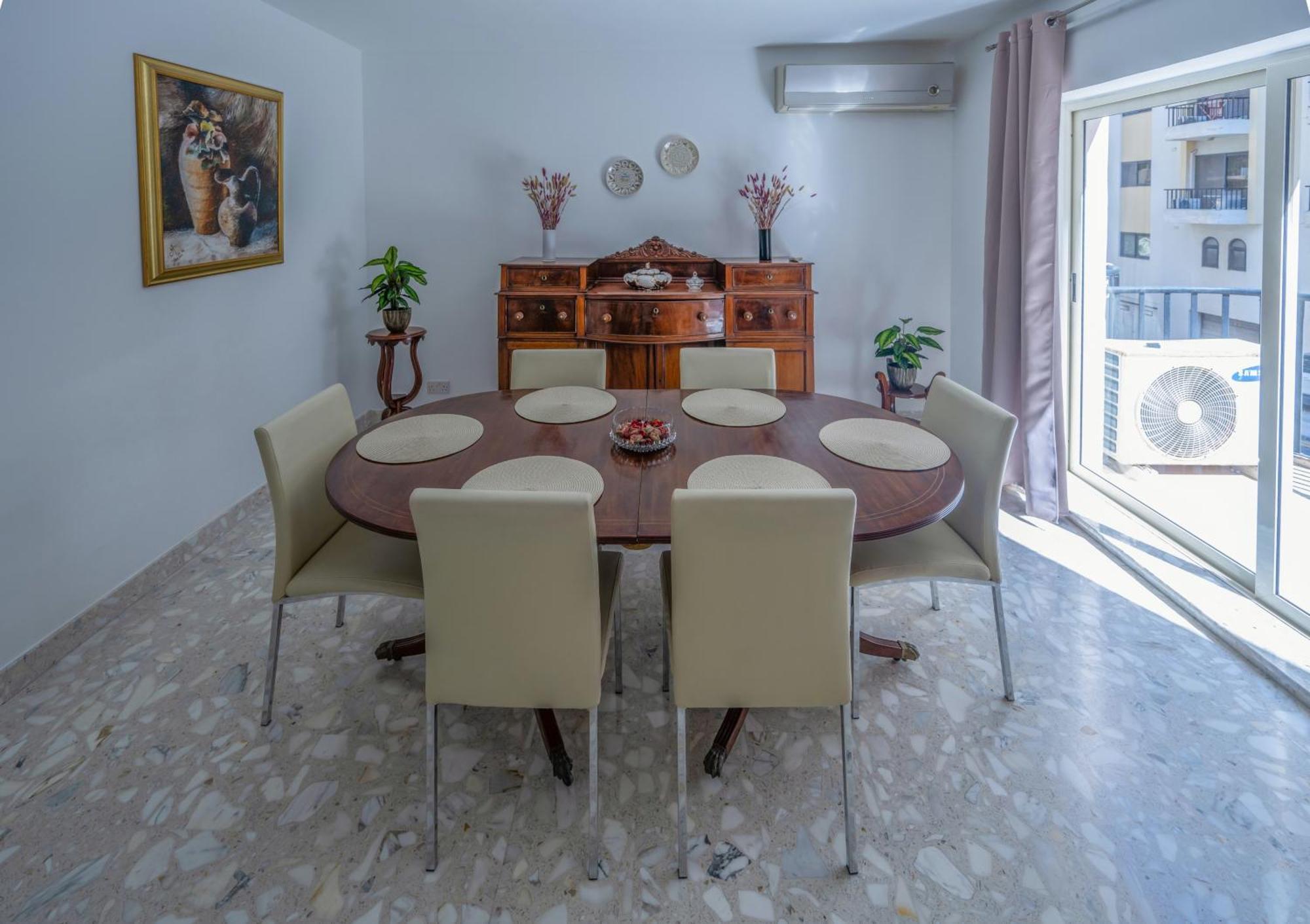 Spacious 3 Bedroom Apartment In The Heart Of St Julians Сент Джулианс Экстерьер фото